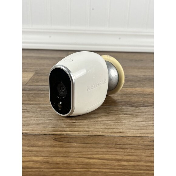 NETGEAR ARLO VMC3030 Indoor/Outdoor Security Camera With Battery White - Picture 1 of 10
